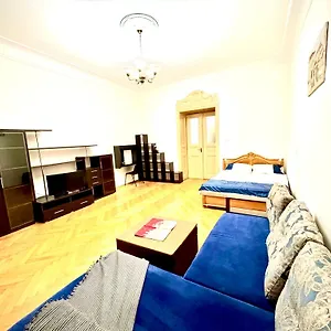 https://lux-aparts-near-ploshad-rynok.hotelslviv.net